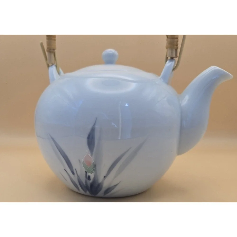 Tea Pot Floral Vintage  Made‎ In Japan With Lid And Wrapped Handle.